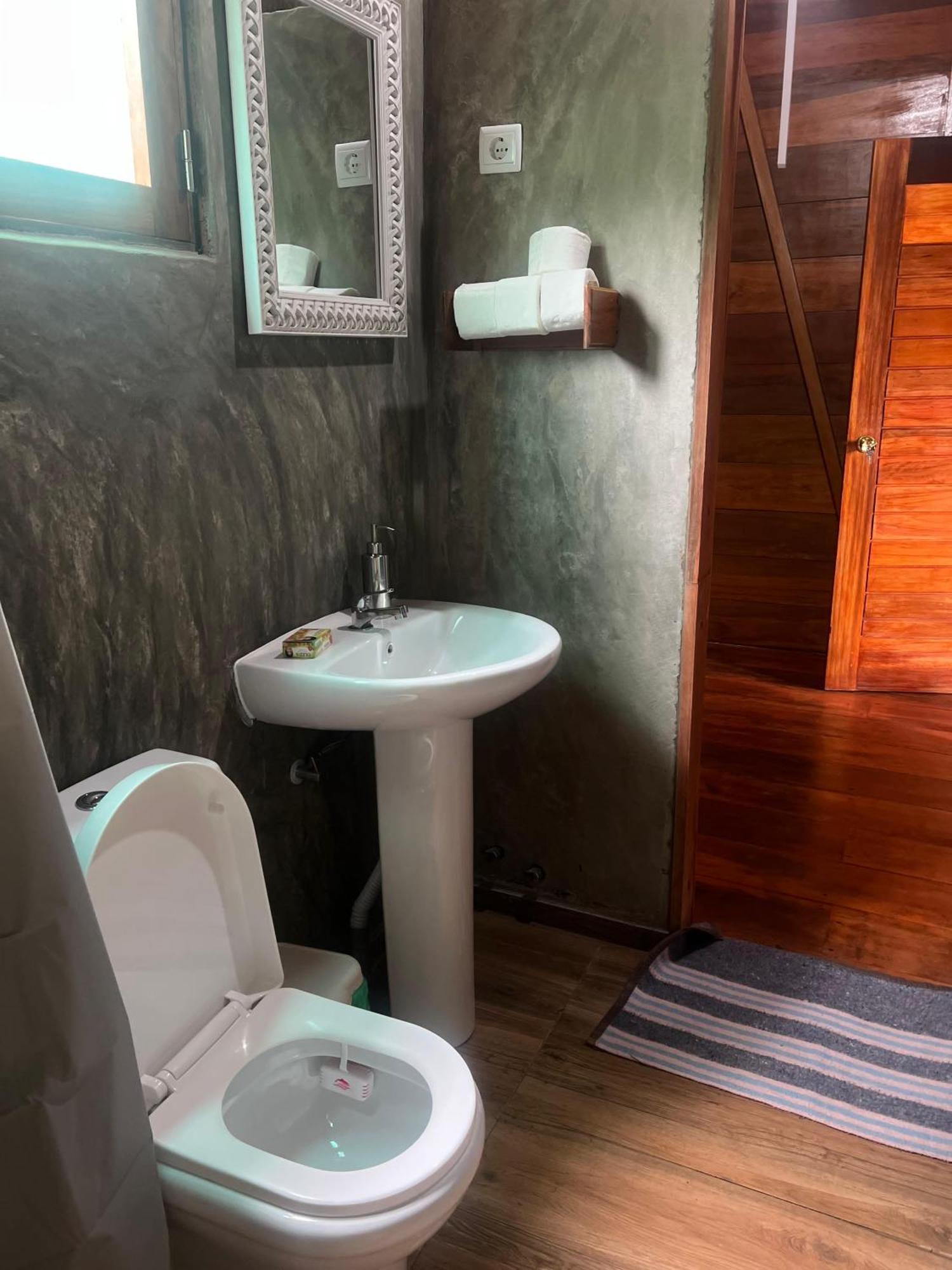 Casa Cantagalo - Guest House & Bar Restaurant Santana Екстериор снимка